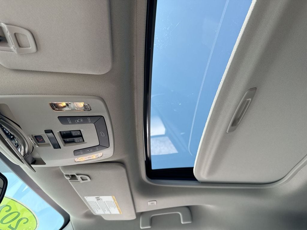 Pre-Owned 2025 Toyota Sienna XLE - photo - 33