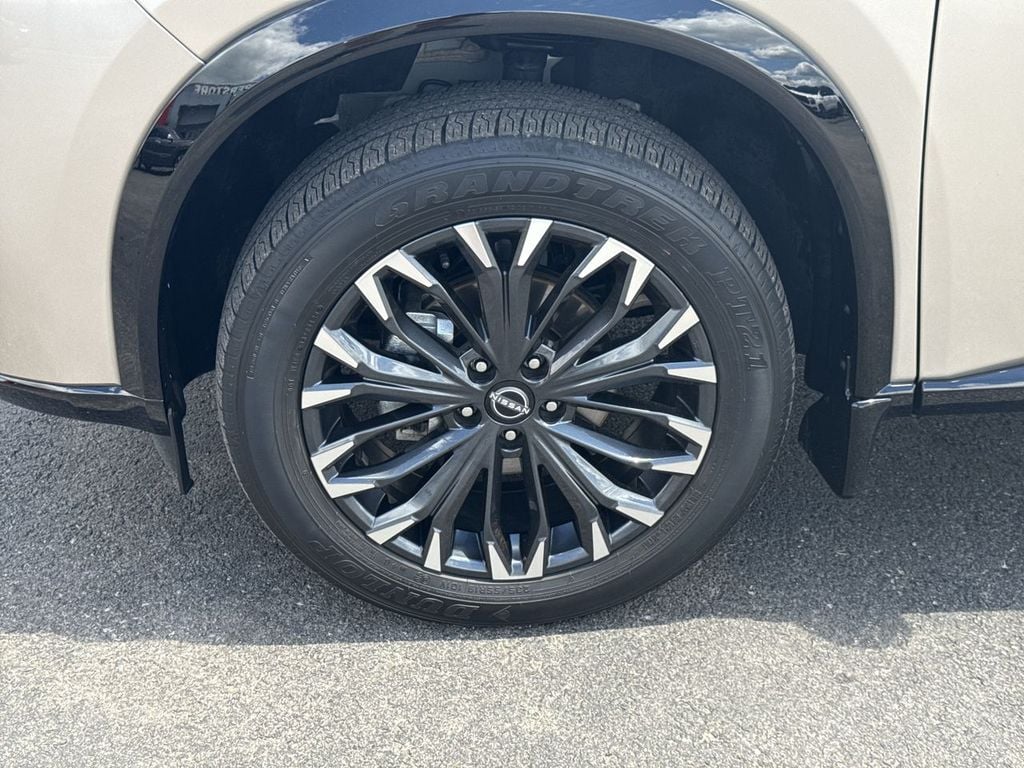 Pre-Owned 2025 Nissan Rogue Platinum - photo - 9