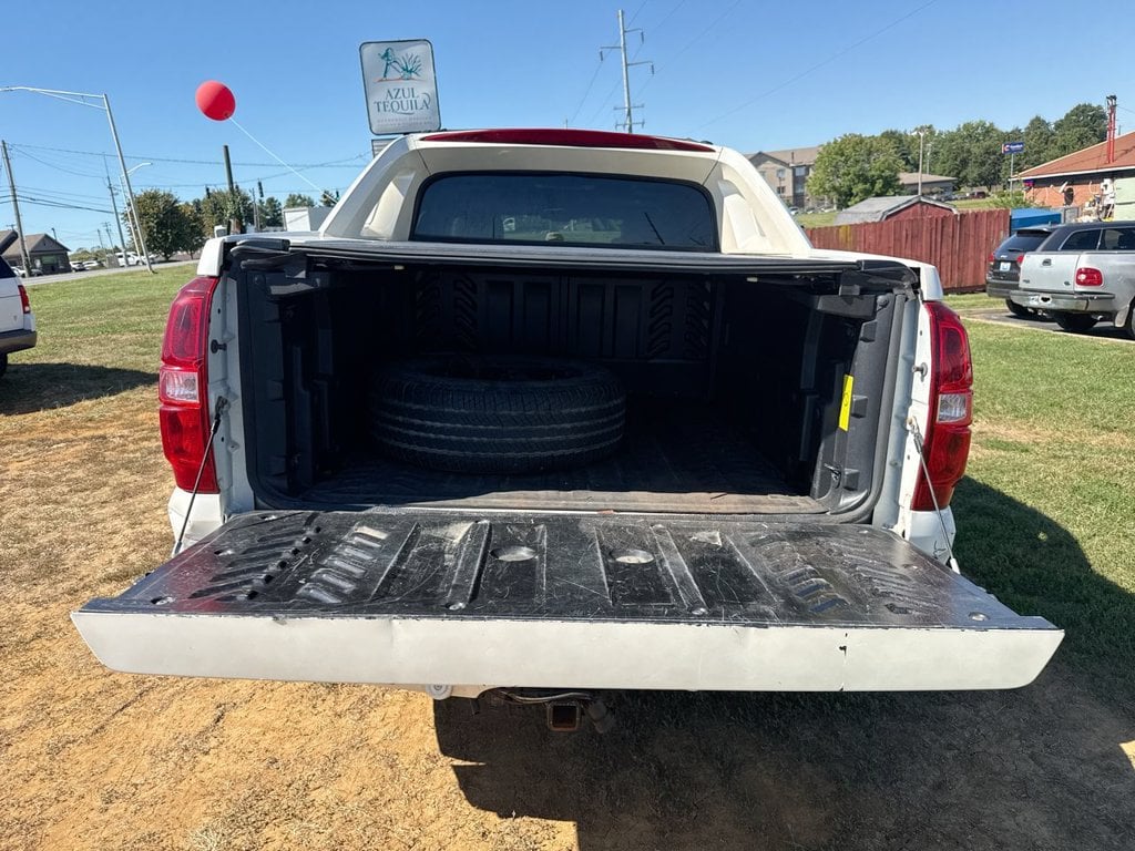 Pre-Owned 2012 Chevrolet Avalanche 1500 LTZ - photo - 8