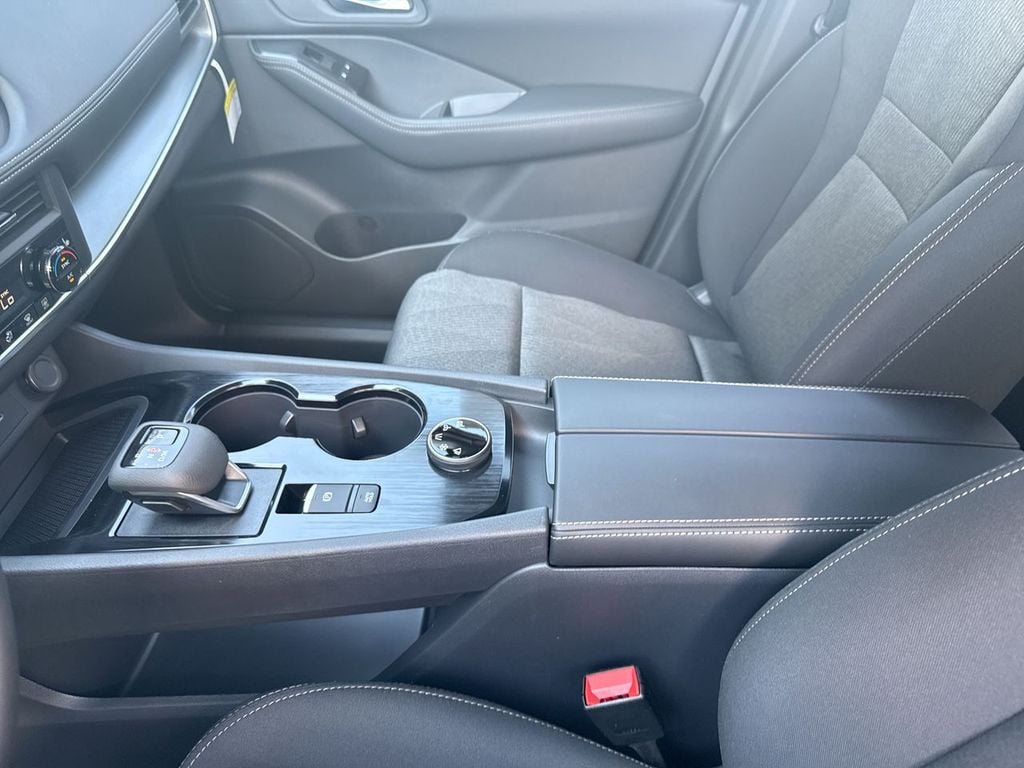 New 2026 Nissan Rogue SV - photo - 25