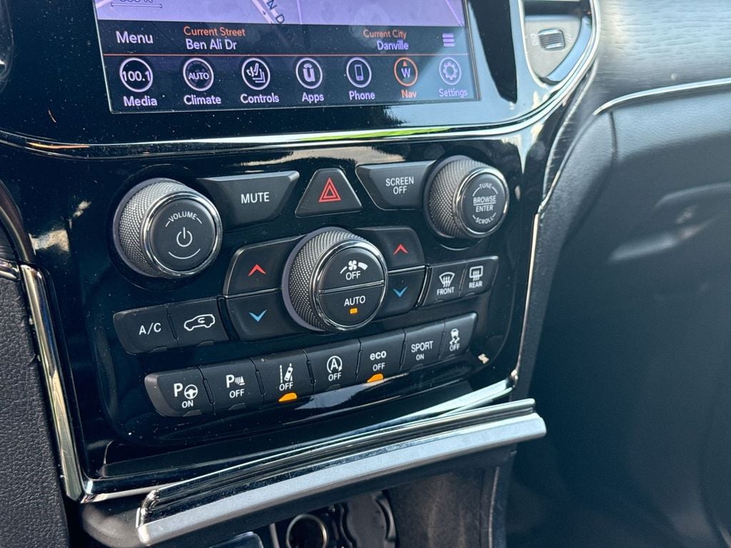 Pre-Owned 2020 Jeep Grand Cherokee Overland - photo - 22