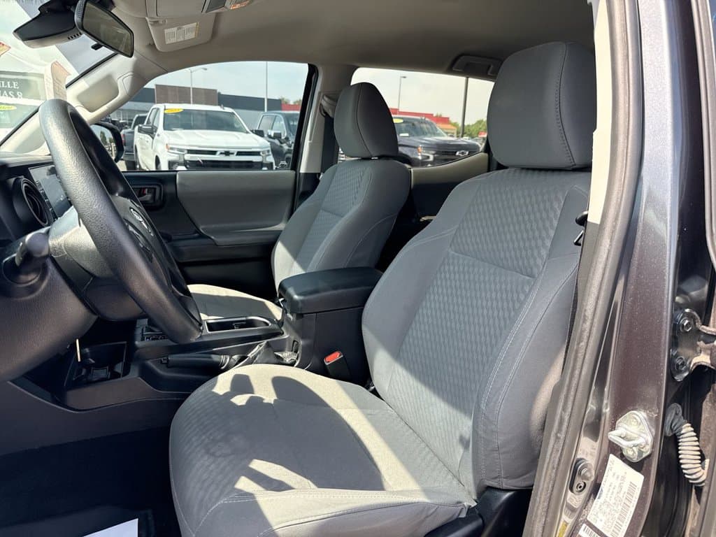 Pre-Owned 2022 Toyota Tacoma SR - photo - 12