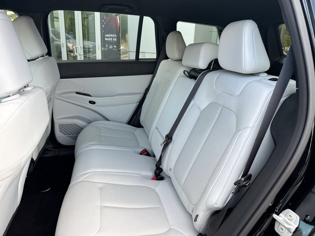 New 2026 Jeep Cherokee Laredo - photo - 10