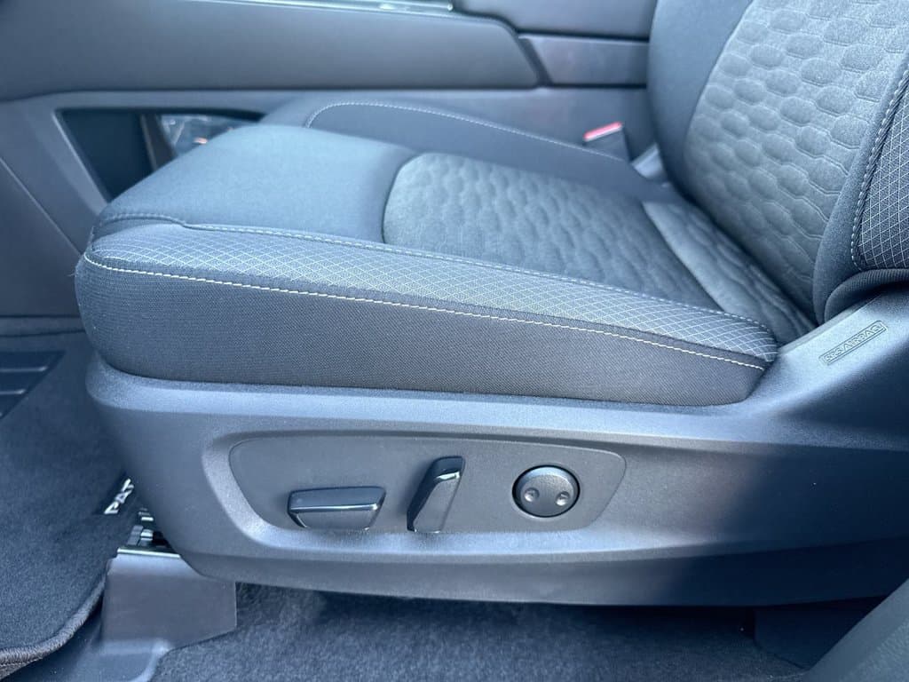 New 2026 Nissan Pathfinder SV - photo - 23