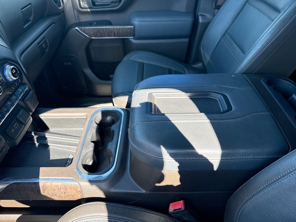 Pre-Owned 2021 GMC Sierra 2500HD Denali - photo - 24