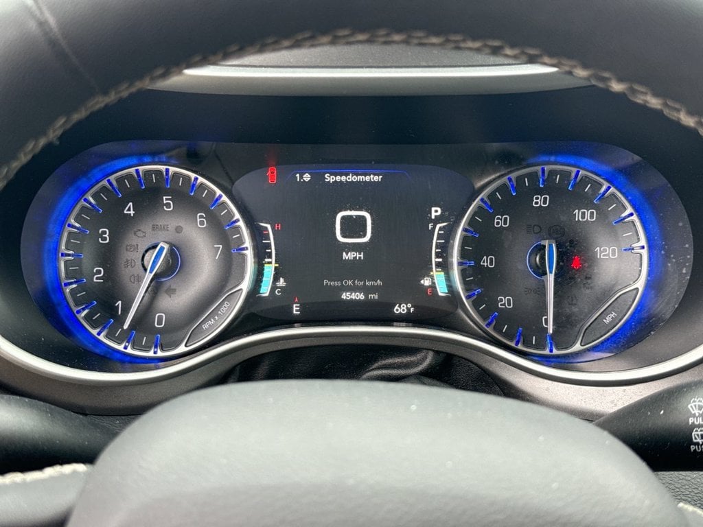 Pre-Owned 2024 Chrysler Pacifica Touring L - photo - 25