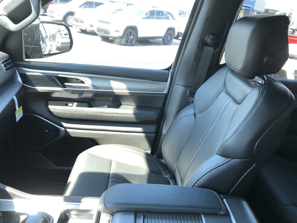 New 2026 Jeep Grand Wagoneer L - photo - 32