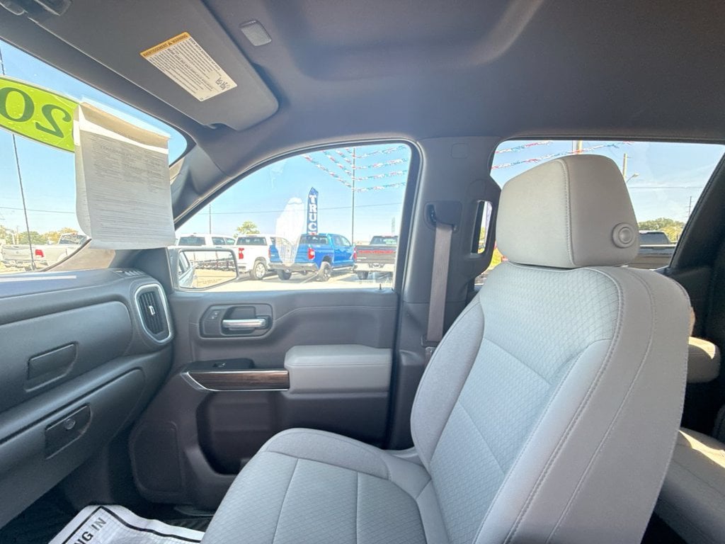 Pre-Owned 2020 Chevrolet Silverado 1500 RST - photo - 21