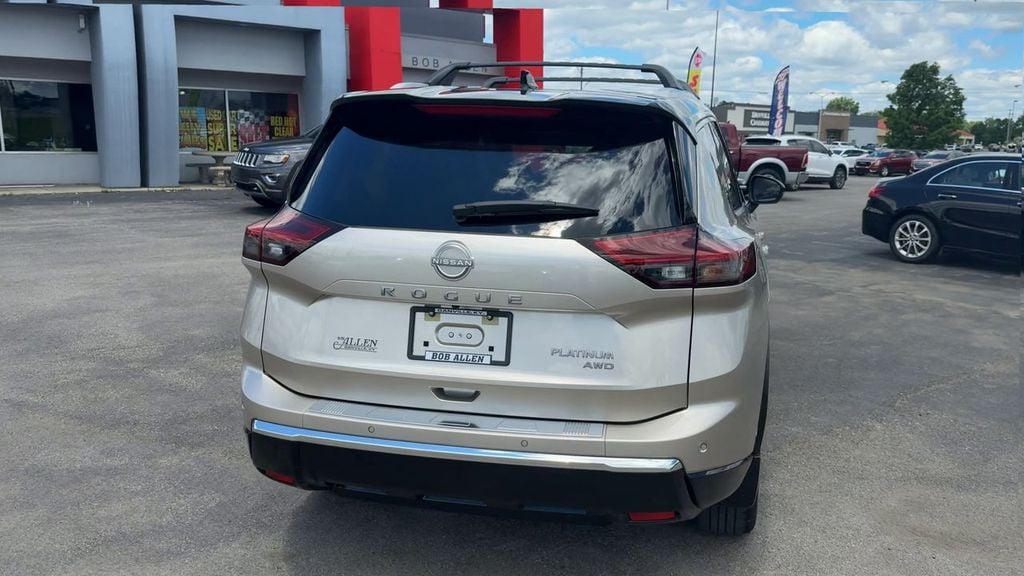 Pre-Owned 2025 Nissan Rogue Platinum - photo - 5