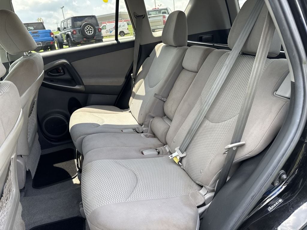Pre-Owned 2012 Toyota RAV4 Base - photo - 10