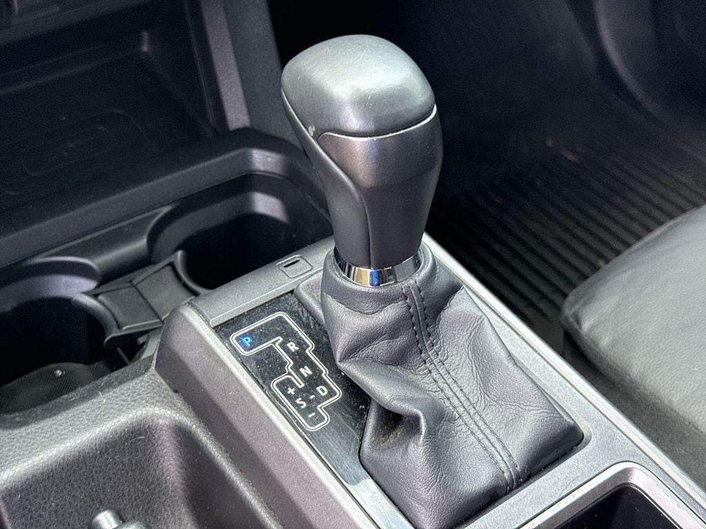 Pre-Owned 2022 Toyota Tacoma TRD Off-Road - photo - 25