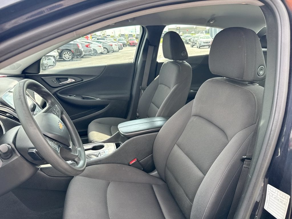 Pre-Owned 2023 Chevrolet Malibu LT - photo - 20