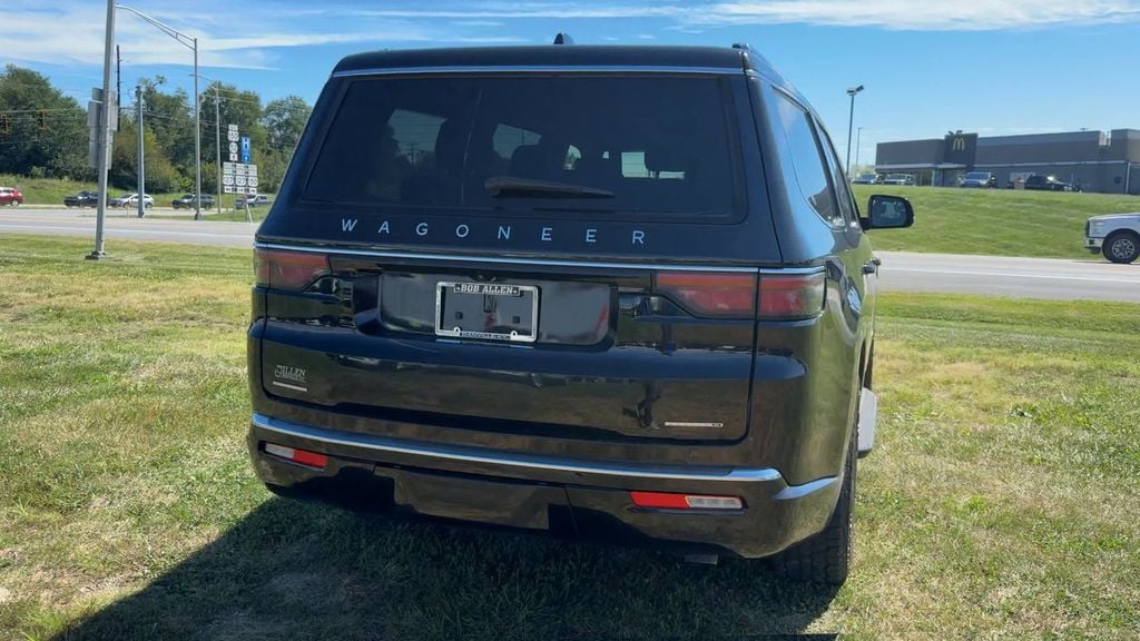 Pre-Owned 2023 Jeep Wagoneer Series III - photo - 5