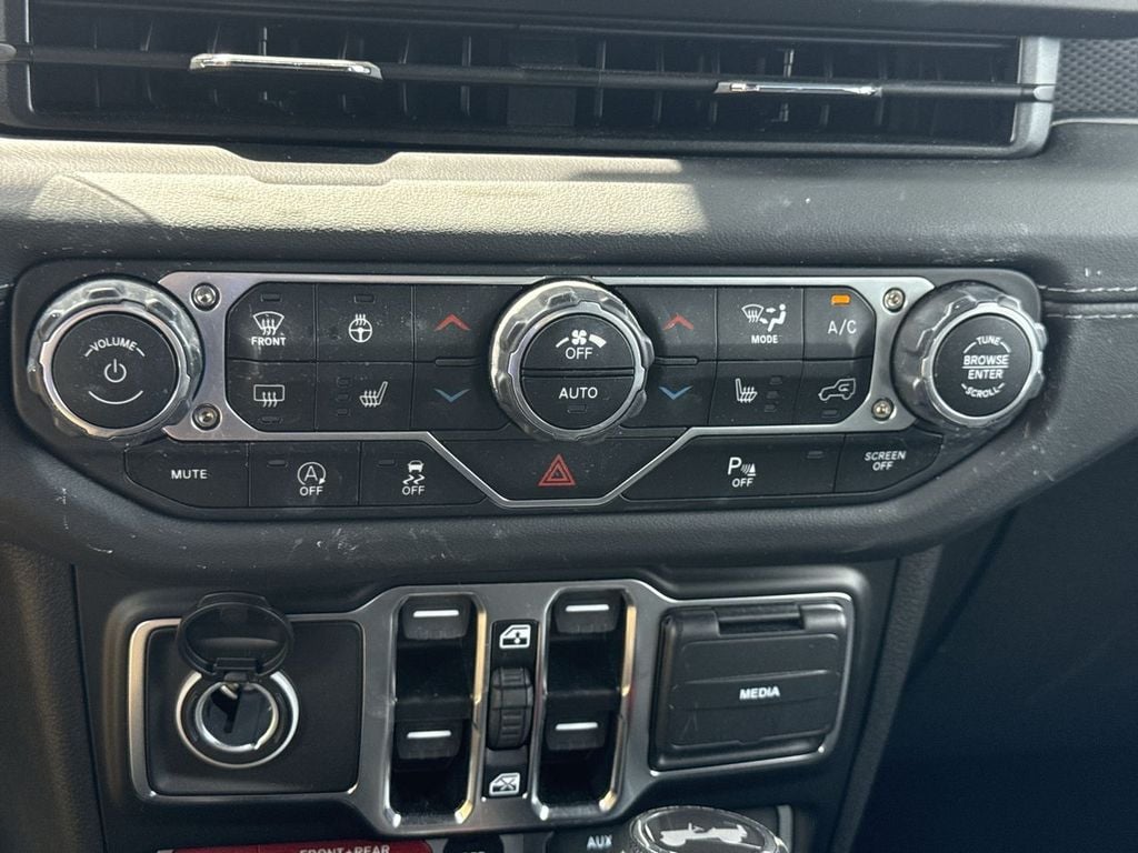 Pre-Owned 2025 Jeep Wrangler Rubicon - photo - 29