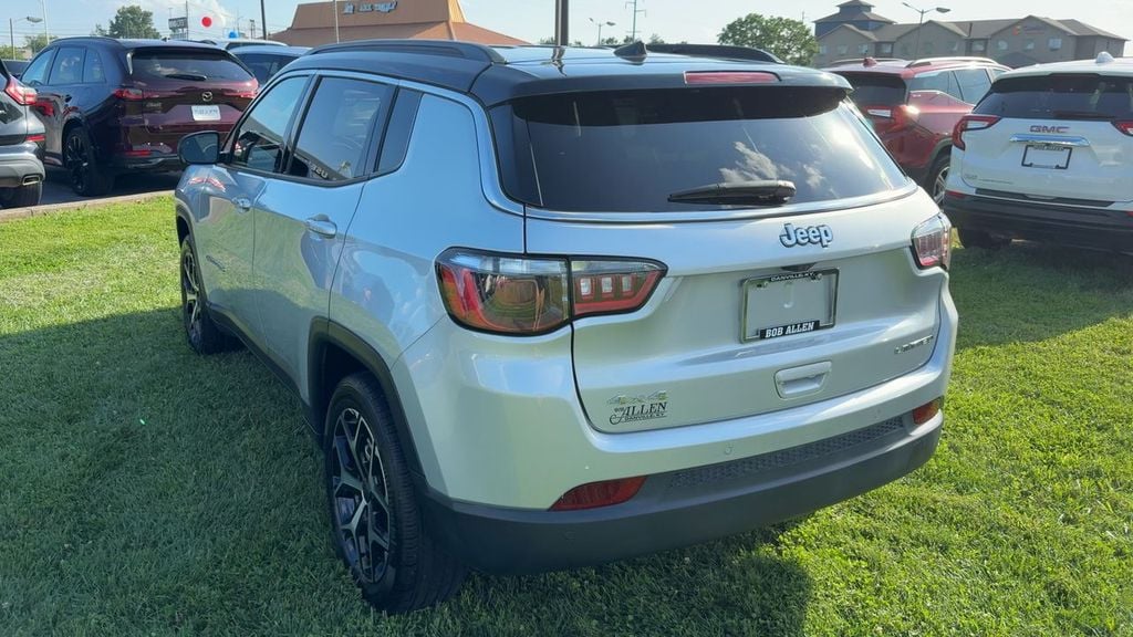 Pre-Owned 2025 Jeep Compass Limited - photo - 4