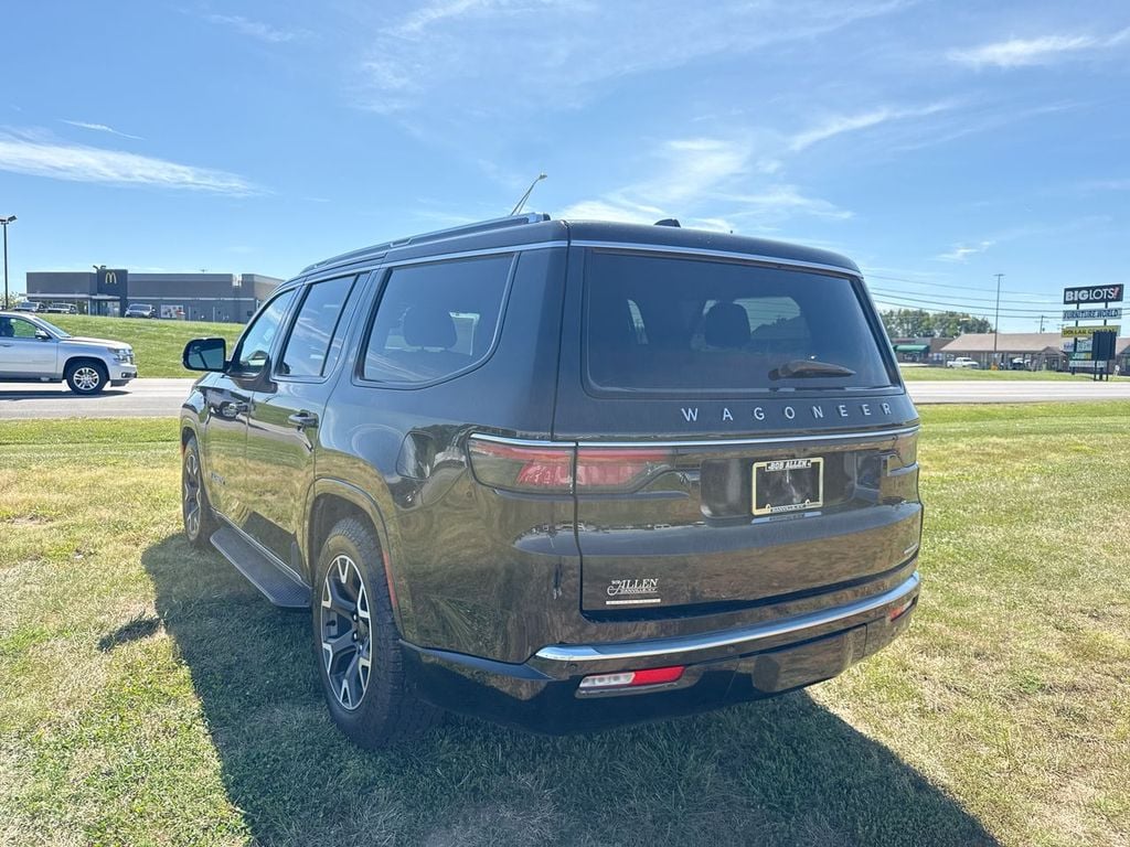 Pre-Owned 2023 Jeep Wagoneer Series III - photo - 11