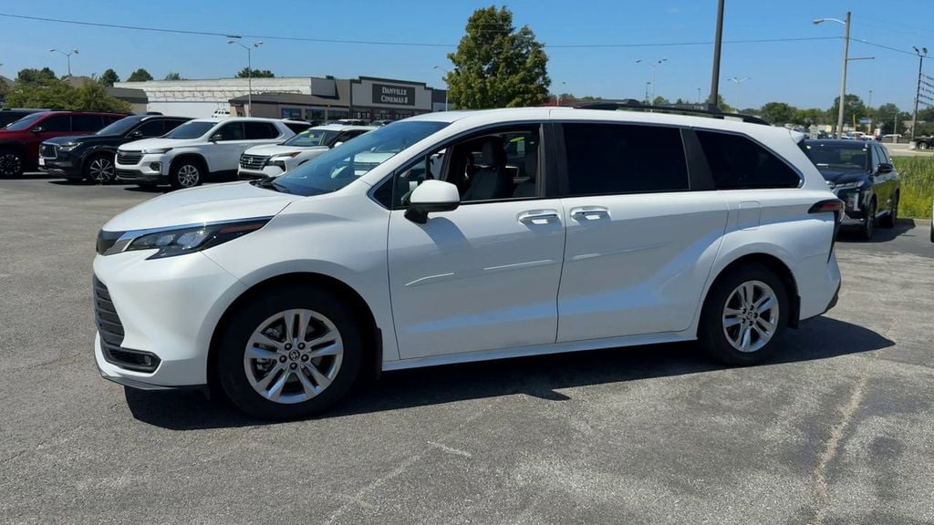 2025 Toyota Sienna XLE Photo in Danville KY 40422