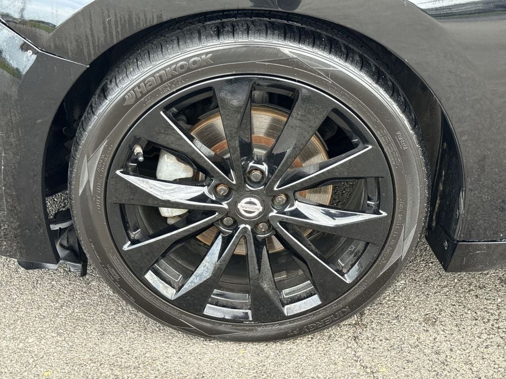 2017 Nissan Maxima SR Photo in Danville KY 40422