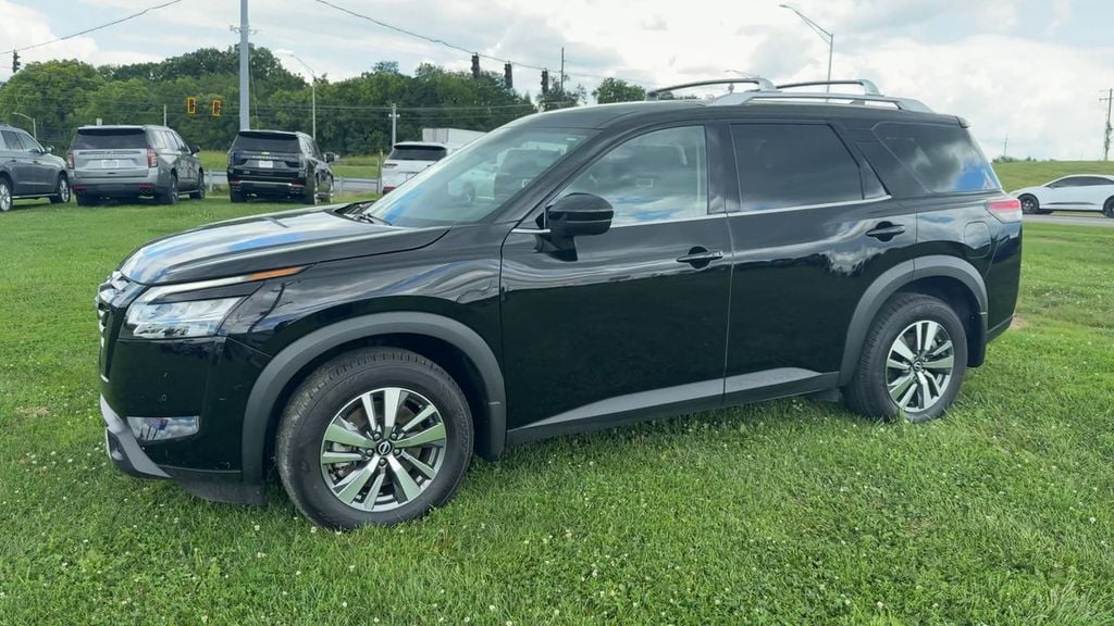 2024 Nissan Pathfinder SL Photo in Danville KY 40422