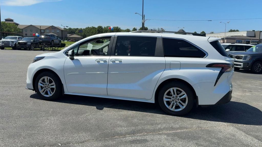2025 Toyota Sienna XLE Photo in Danville KY 40422
